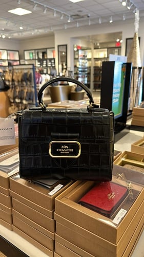 شنطة كوتش اسود