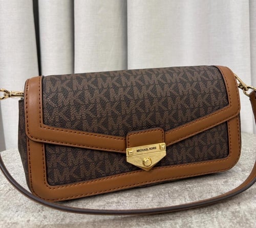 شنطة كتف مايكل كورس بني