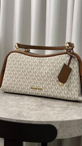 شنطة مايكل كورس بيج مديم