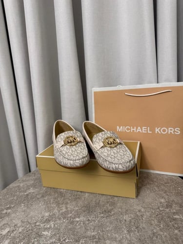 فلات مايكل كورس مقاس ٨.٥=٣٩