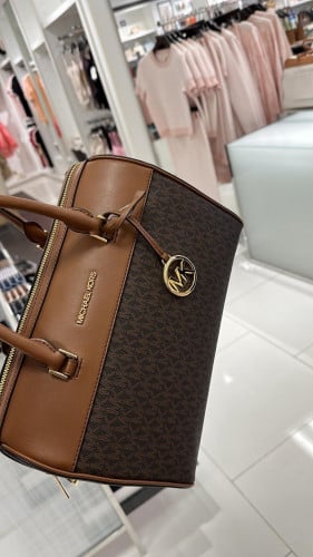 شنطة مايكل كورس لارج