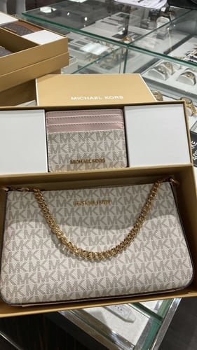 بوكس مايكل كورس بيج