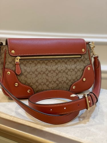 شنطة كتف من كوتش