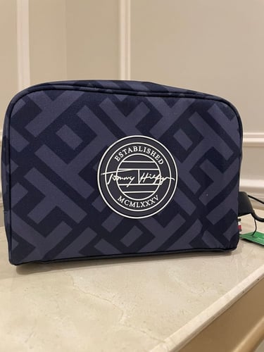 شنطة تومي هيلفقر رجاليه