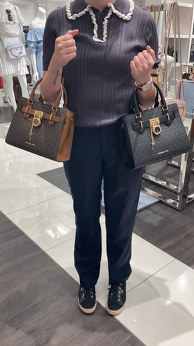 شنطة مايكل كورس مديم / بني