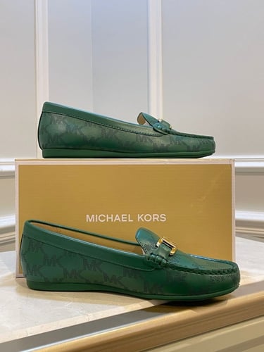 شوز اخضر مايكل كورس 8.5= 39