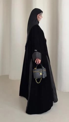 عبايه شتويه مخمل مع جاكار