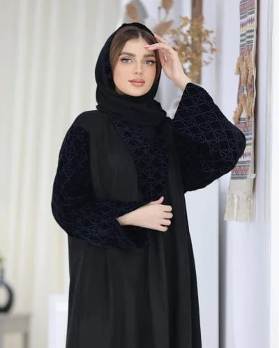 Velvet abaya embroidered with suede