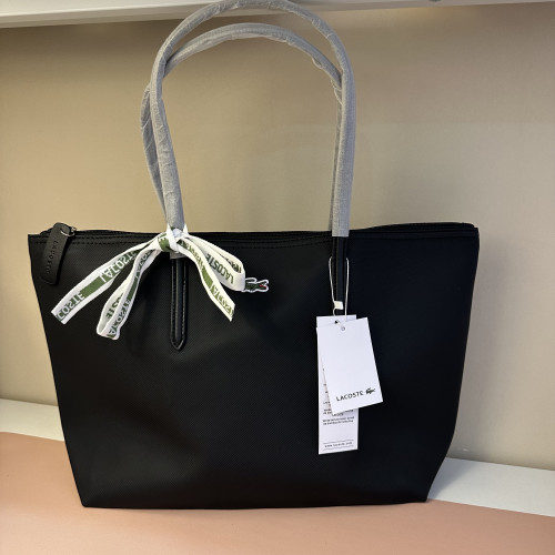 شنطة لاكوست ( لارج )