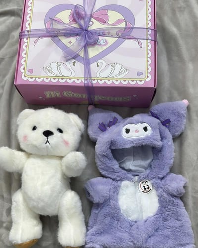 دمية دب لطيف مع طقم ملابس