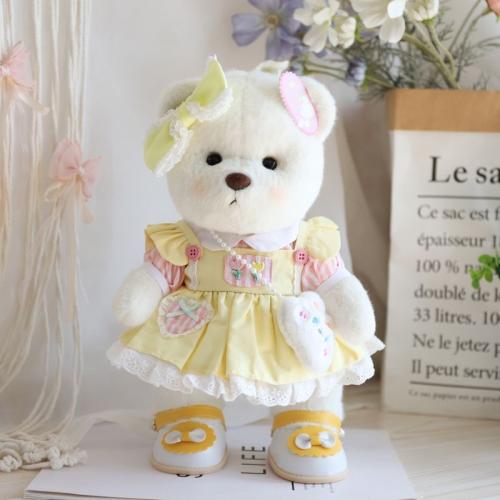 دمية دب لطيف مع طقم ملابس