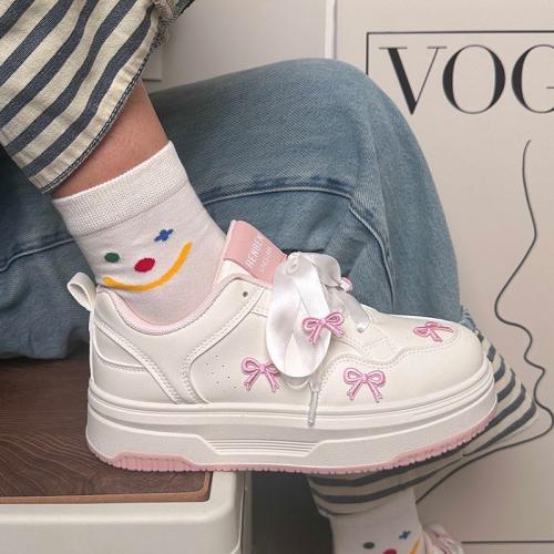 حذاء الفيونكه