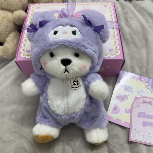 دمية دب لطيف مع طقم ملابس