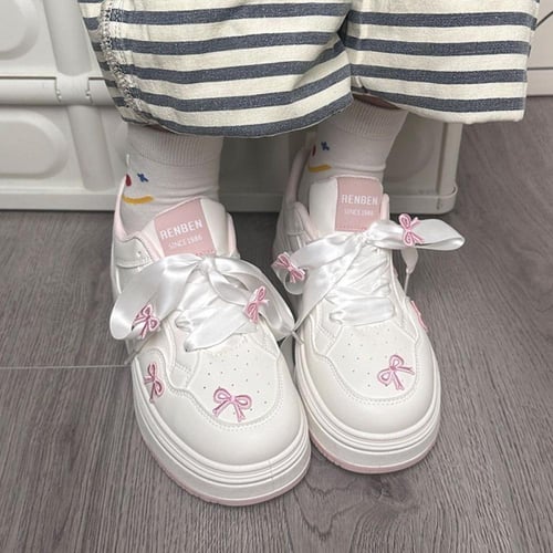 حذاء الفيونكه