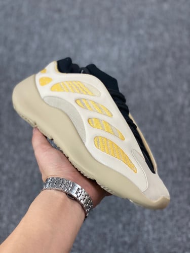 Adidas Yeezy Boost 700 V3