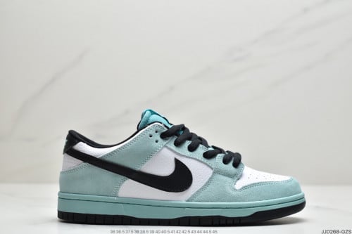 Nike Dunk Low Premium