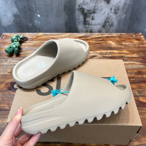 ‏Kanye West x Adidas Yeezy Slide