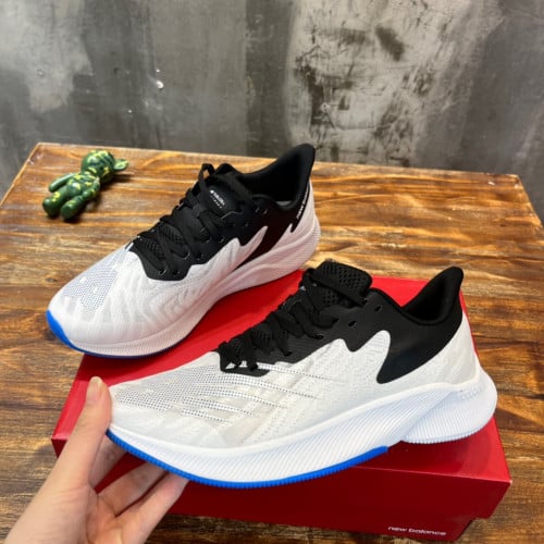 ‏New Balance FueCell prism