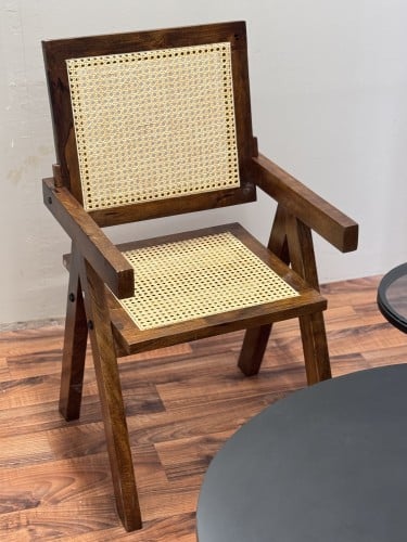 كرسي خشب رتان