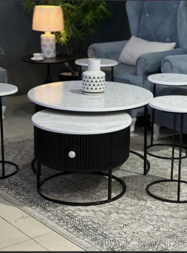 طقم طاولة خشبي اسود