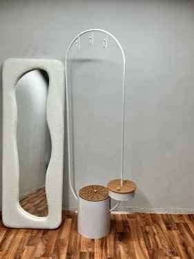 معلاق عبايه ابيض