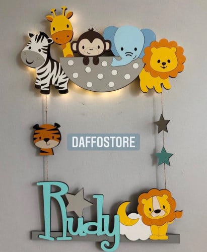 تعليقة جدارية مضيئة