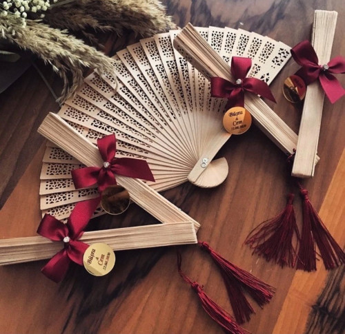 مروحة خشب الصندل