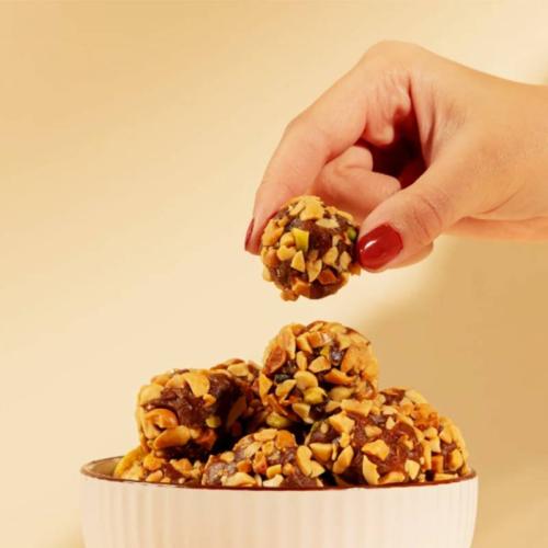 عرض 3 كرتون تمرية المكسرات وداخلها طحينة