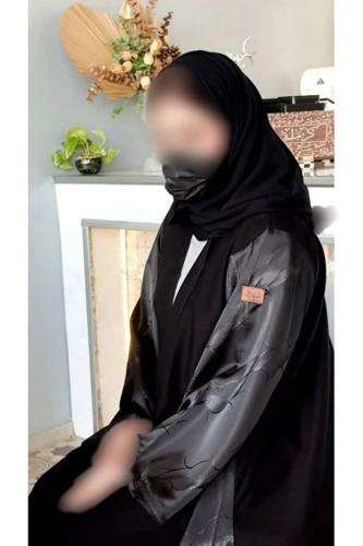 عبايات سوداء انيقه