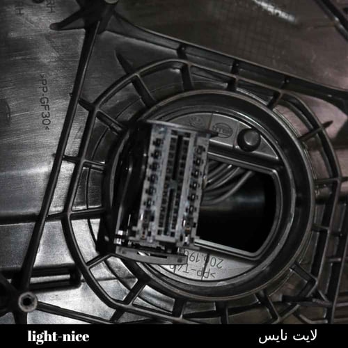 كشاف امامى يمين لسيارة بورش باناميرا (2018-UP) ملا...