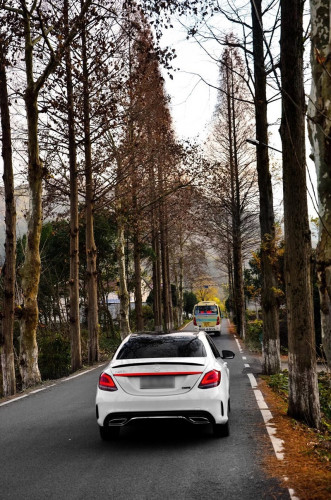 ليد خلفى طويل لمرسيدس بنز (يتوفر بالطلب)