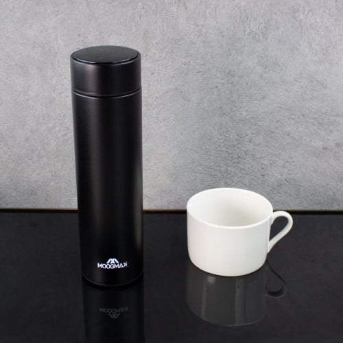 Smart water bottle with electronic temperature ind...