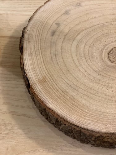 قاعدة خشبية