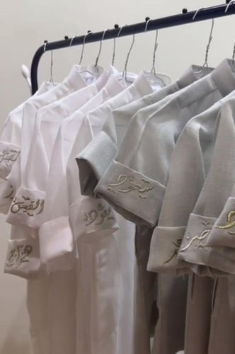 ثوب العيد مطرز بالاسم