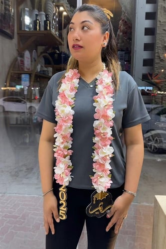 عقد تخرج بالاسم الأكثر مبيعا