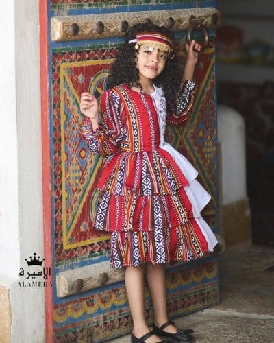 فستان سدو احمر بشعار يوم التاسيس