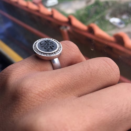 خاتم رجالي اسود - مرصع بالزركون