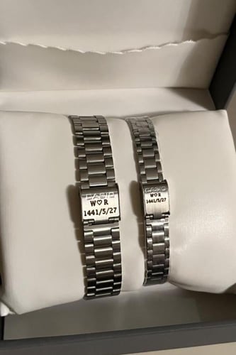 ساعة بالاسم حسب الطلب