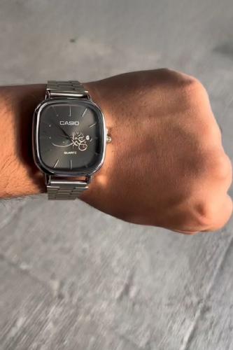 ساعة بالاسم حسب الطلب