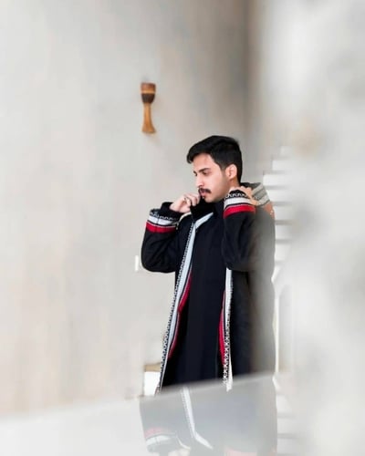 فروة اسود واحمر مطرز