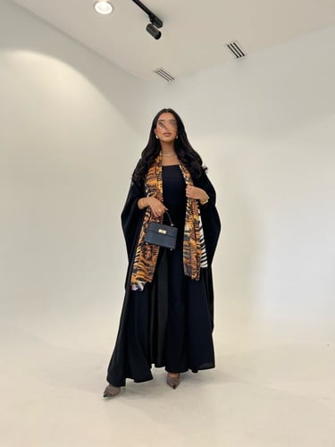 كريب اسود قصة بشت + طرحة حرير اندونيسي تايقر