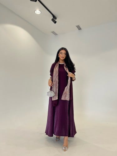 فستان ليلكي داخل العباية واسع فتحين من الجوانب