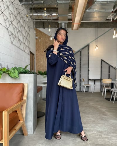 كريب كحلي نص كلوش مع شال شيفون مُطرز هندي ( يدودي...