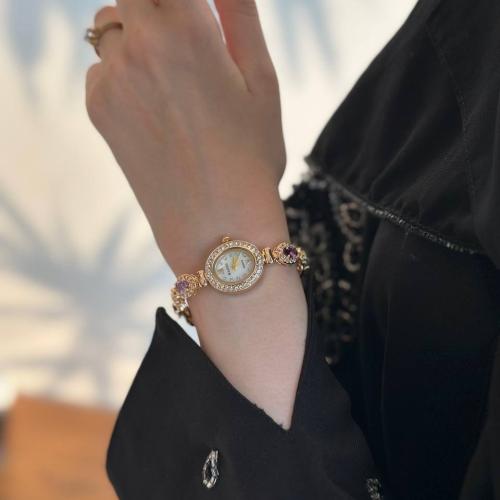ساعة نسائية ماركة MAXEL بشكل عصري وجذاب
