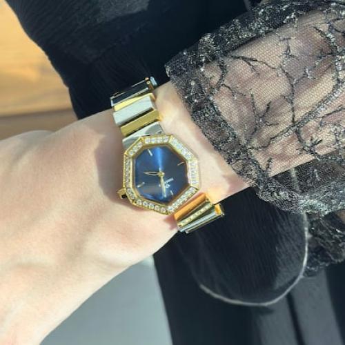 ساعة نسائية ماركة FANDER BLUE ستيل باللون الفضي وا...