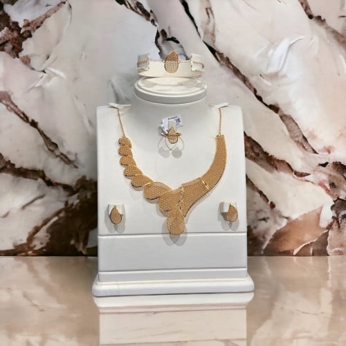 طقم عرائس انيق عيار 21