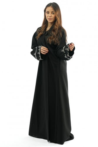 عباية نص كلوش قلبة كوت خرز على الاكمام اوف وايت قم...