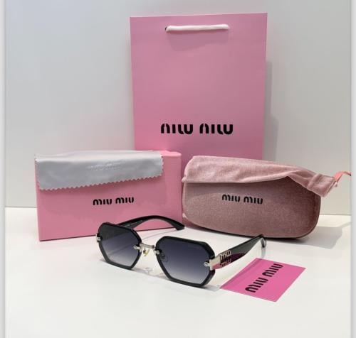 نظاره Miu Miu نسائي اسود