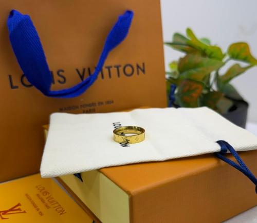 خاتم Lv ذهبي كلاسيكي