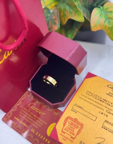 خاتم Cartier ذهبي كلاسيكي